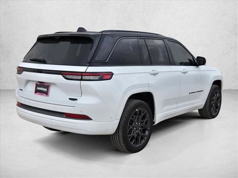 New 2026 Jeep Grand Cherokee Summit image 2