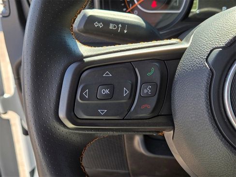 Used 2024 Jeep Gladiator Mojave image 25