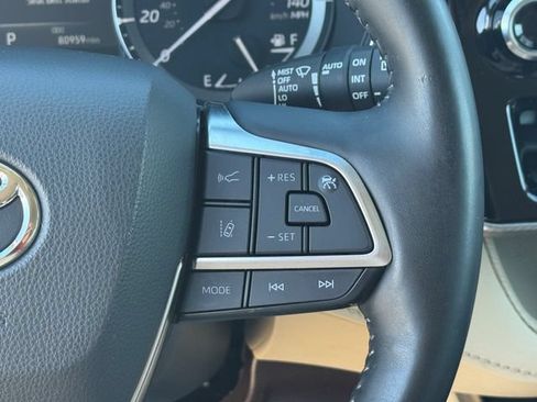Used 2021 Toyota Highlander Platinum AWD/4WD image 30