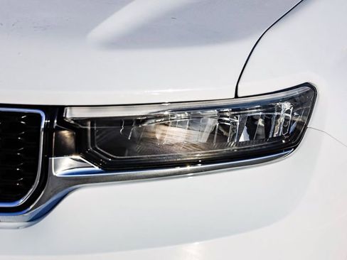 Certified 2024 Jeep Grand Cherokee L Limited w/ Luxury Tech Group II image 5