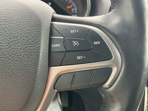 Used 2022 Jeep Grand Cherokee Laredo X image 15