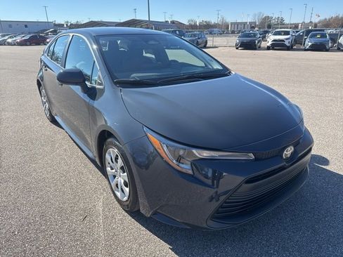 Used 2025 Toyota Corolla LE image 7