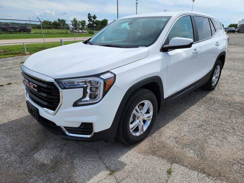 Used 2024 GMC Terrain SLE image 6