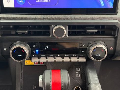 Used 2025 Toyota Tacoma Limited AWD/4WD image 30