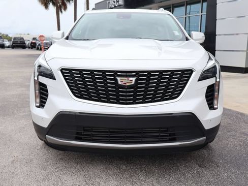 Used 2022 Cadillac XT4 Premium Luxury w/ Enhanced Visibility Package FWD image 3