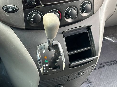 Used 2006 Toyota Sienna LE image 16