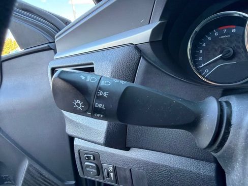 Used 2015 Toyota Corolla L FWD image 28