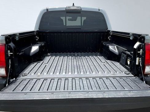 Used 2019 Toyota Tacoma TRD Off-Road AWD/4WD image 8