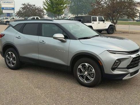 Used 2025 Chevrolet Blazer LT w/ Convenience Package AWD/4WD image 2