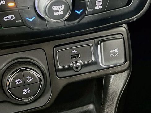 Used 2023 Jeep Renegade Trailhawk AWD/4WD image 21