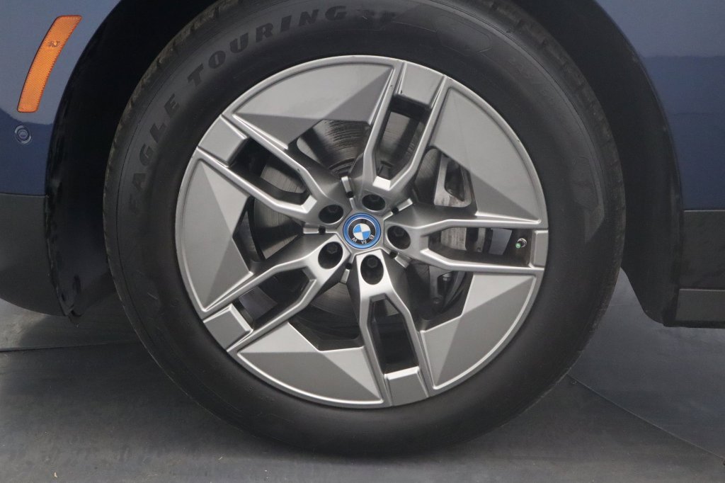 Used 2023 BMW iX xDrive50 AWD/4WD image 15