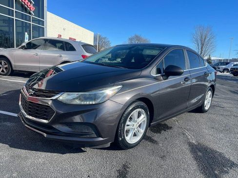 Used 2017 Chevrolet Cruze LT w/ Sun And Sound Package image 9