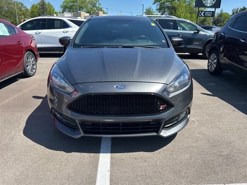 Used 2018 Ford Focus ST FWD image 2