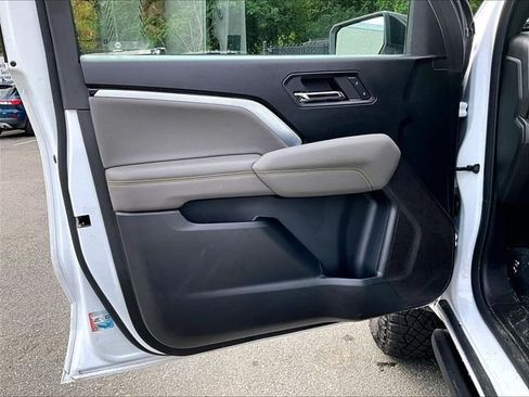Used 2024 Chevrolet Colorado ZR2 AWD/4WD image 18
