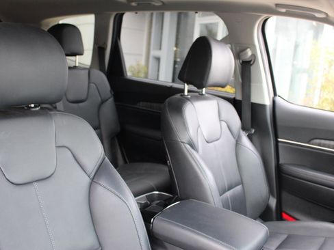 Certified 2024 Kia Telluride EX image 15