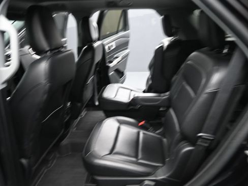 Used 2021 Ford Explorer XLT w/ Equipment Group 202A AWD/4WD image 24