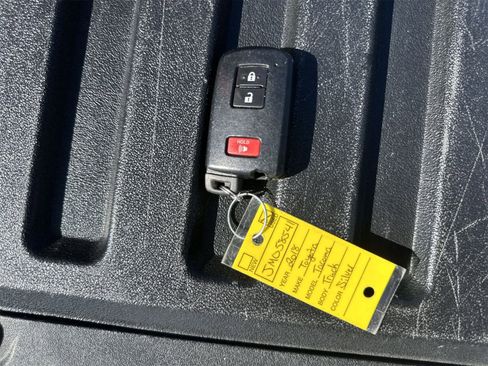 Used 2018 Toyota Tacoma TRD Sport image 25