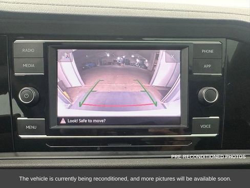 Used 2024 Volkswagen Jetta SE w/ Panoramic Sunroof Package image 17