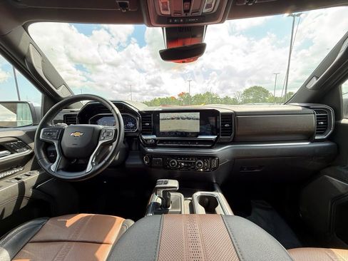 Used 2025 Chevrolet Silverado 1500 High Country w/ Technology Package AWD/4WD image 27