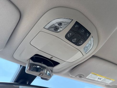 Used 2018 Chrysler Pacifica Touring-L FWD image 24
