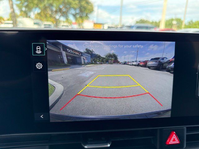 Used 2025 Kia Carnival FWD image 40