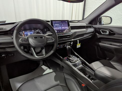 New 2026 Jeep Compass Latitude image 12