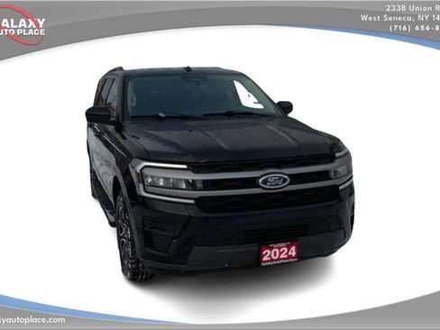 Used 2024 Ford Expedition XLT AWD/4WD image 3