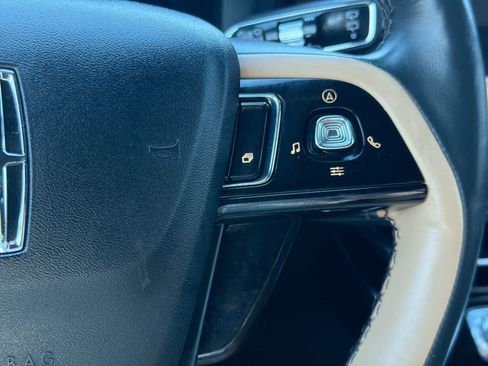 Used 2023 Lincoln Corsair Reserve w/ Equipment Group 201A image 27