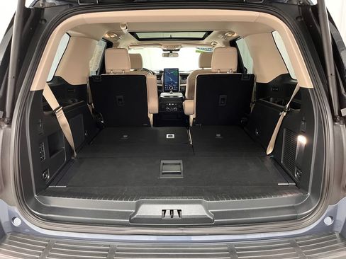 Used 2023 Ford Expedition Platinum AWD/4WD image 41