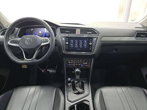 Used 2023 Volkswagen Tiguan SE FWD image 9