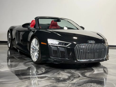 Used 2017 Audi R8 V10 w/ Ceramic Brake Package image 10