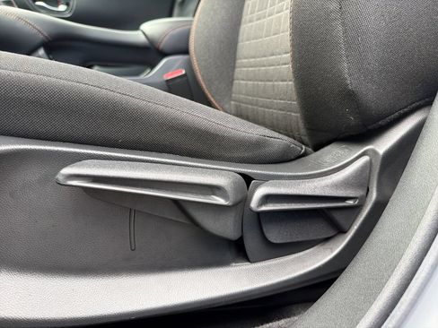 Certified 2025 Honda HR-V Sport image 30