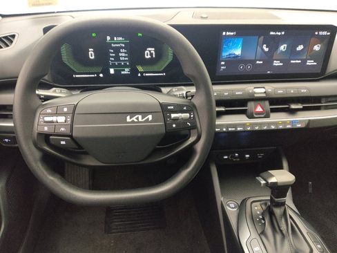 Used 2025 Kia K4 FWD image 22
