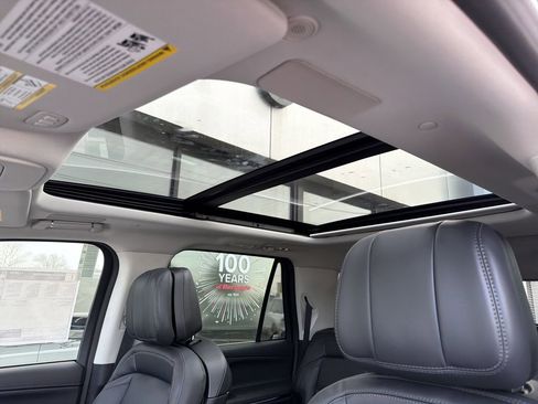 New 2025 Lincoln Navigator L Reserve image 11