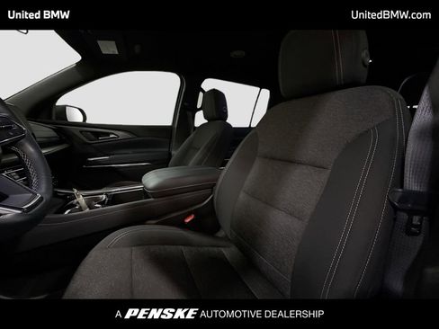 Used 2025 Chevrolet Traverse LT w/ Midnight/Sport Edition FWD image 5