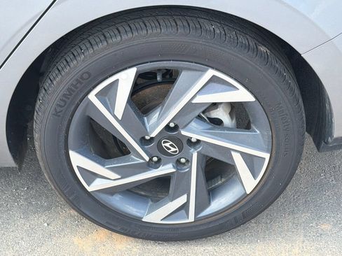 Certified 2025 Hyundai Elantra Sport FWD image 19