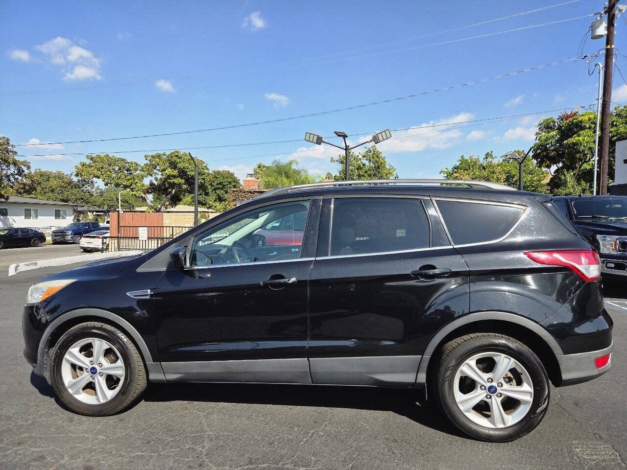 Used 2014 Ford Escape SE w/ Equipment Group 201A FWD image 2