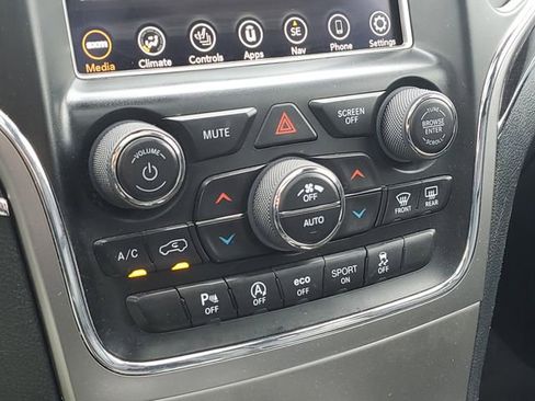 Used 2018 Jeep Grand Cherokee Overland image 32