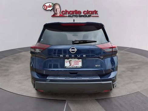 Used 2024 Nissan Rogue SV image 4