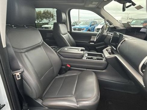 Certified 2025 Ford Expedition Active image 11