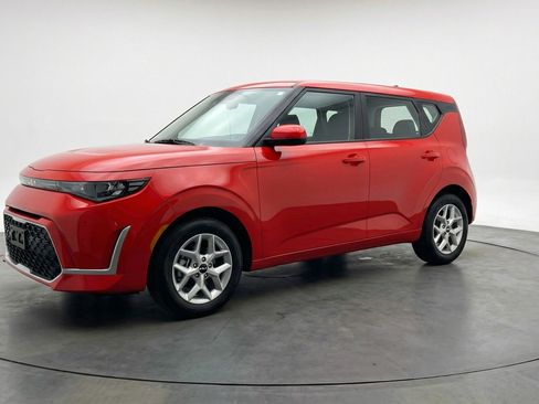 Used 2025 Kia Soul LX w/ LX Technology Package image 3
