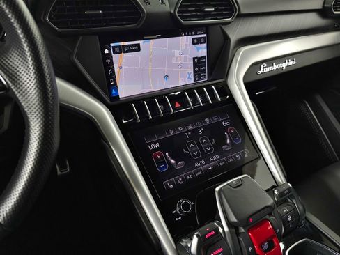 Used 2019 Lamborghini Urus AWD/4WD image 26