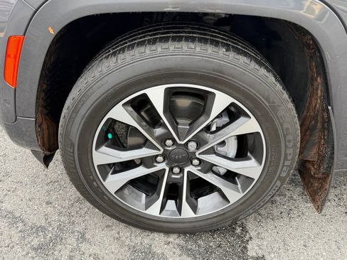 Certified 2023 Jeep Grand Cherokee L Overland image 12