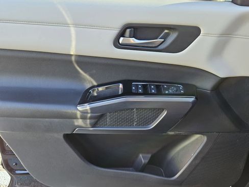 Used 2023 Nissan Pathfinder SL image 16