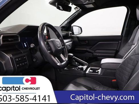 Used 2025 Toyota 4Runner TRD Off-Road Premium AWD/4WD image 12
