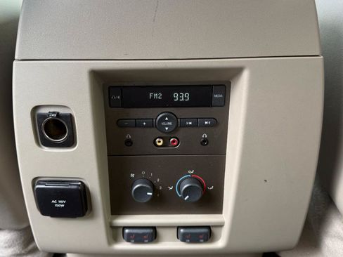 Used 2011 Lincoln Navigator 2WD w/ Monochrome Appearance Pkg image 20