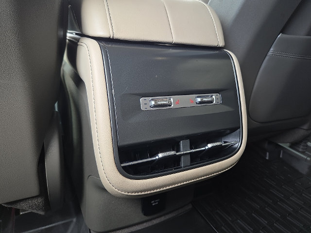 Used 2025 Lincoln Nautilus Reserve AWD/4WD image 12