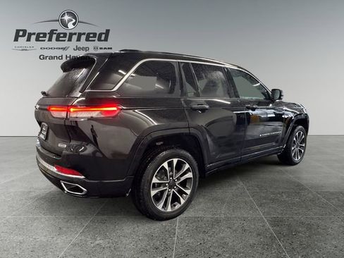 Used 2025 Jeep Grand Cherokee Overland image 17