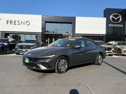 Used 2026 Hyundai Elantra Hybrid FWD image 2