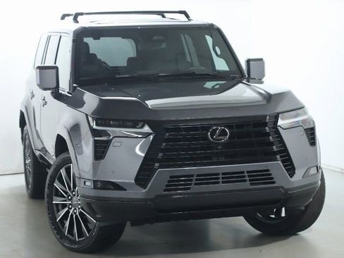 Used 2025 Lexus GX 550 w/ Accessory Package (2T) AWD/4WD image 2